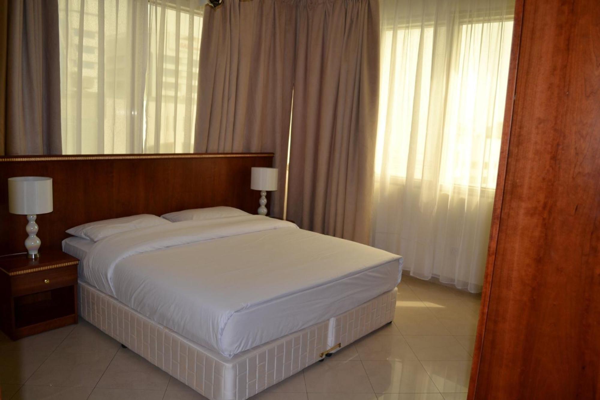 Abu Dhabi Plaza Hotel Apartments Buitenkant foto
