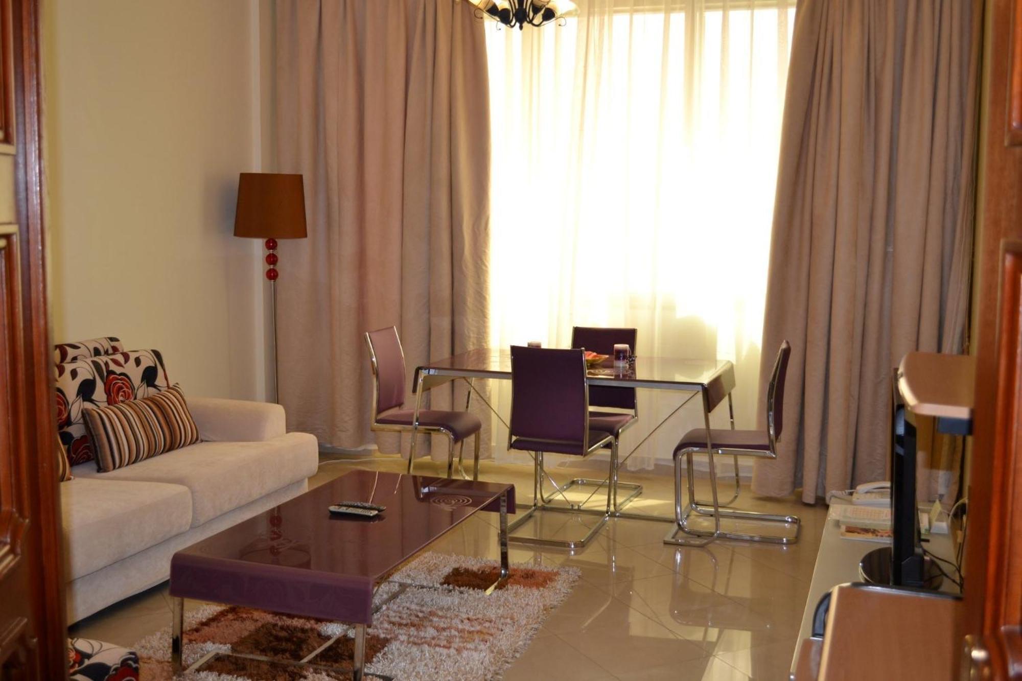 Abu Dhabi Plaza Hotel Apartments Buitenkant foto