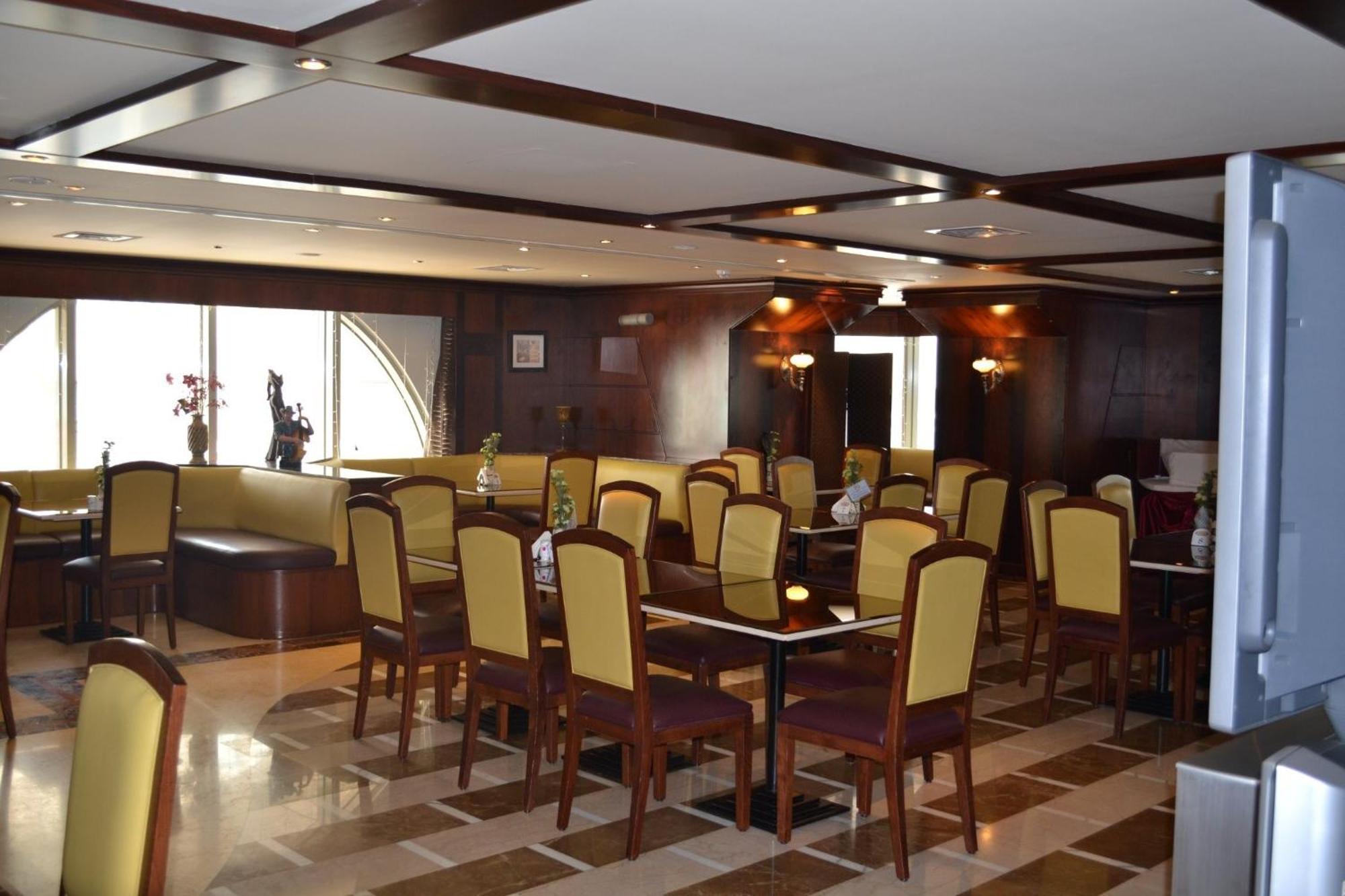 Abu Dhabi Plaza Hotel Apartments Buitenkant foto