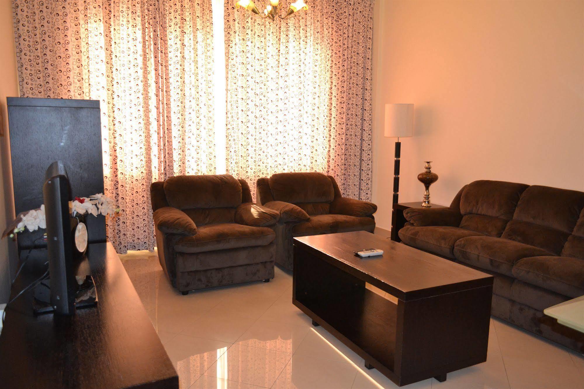 Abu Dhabi Plaza Hotel Apartments Buitenkant foto